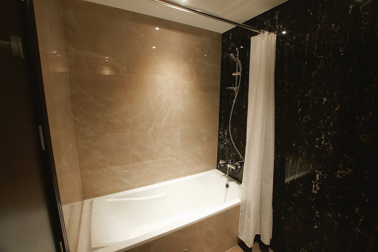 Bathroom 3, Clever Guest Elite Downtown studio, Dubai