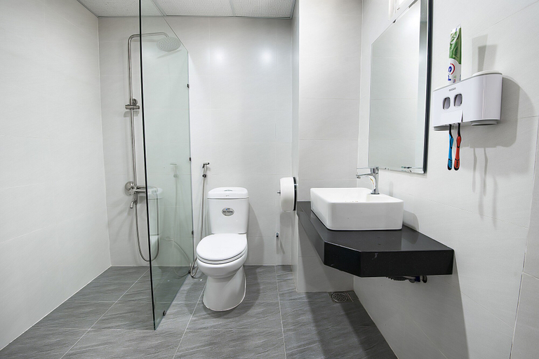 Bathroom 4, VALENTINO HOMESTAY, Huế