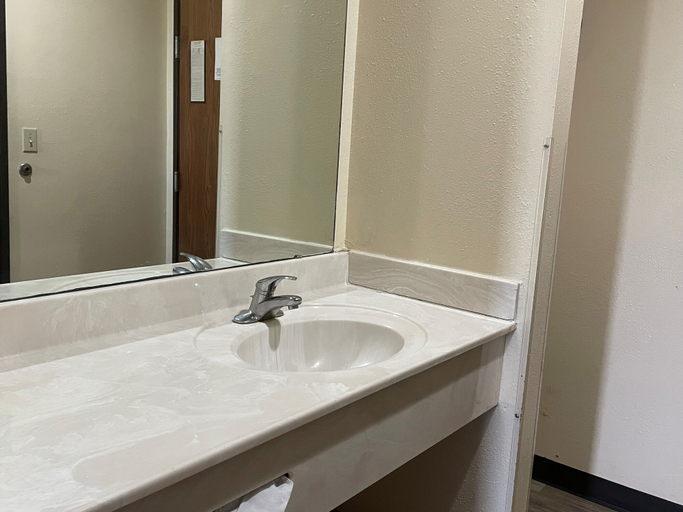 Bathroom 4, Super 8 by Wyndham Pevely, Jefferson