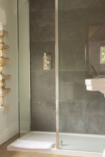 Bathroom 3, The New Inn, Gloucestershire