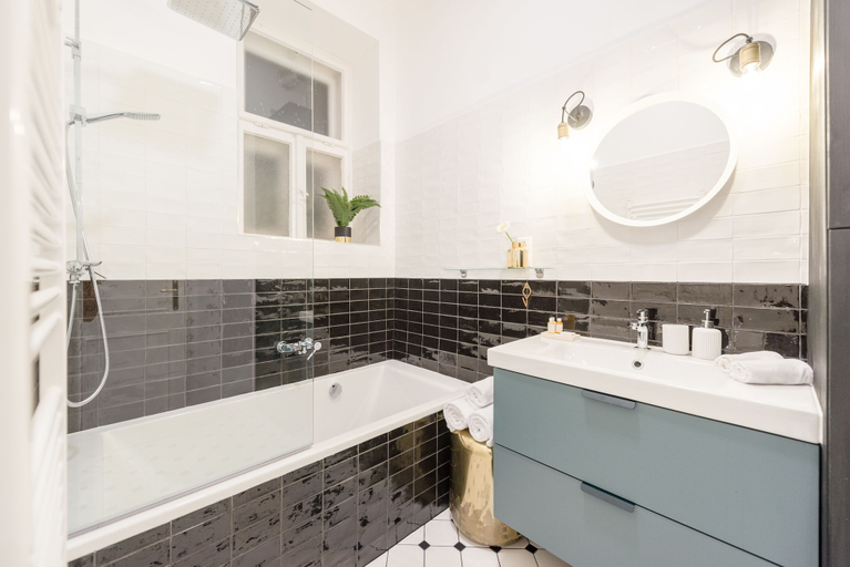 Bathroom 2, Venus Apartments - Opera, Budapesti