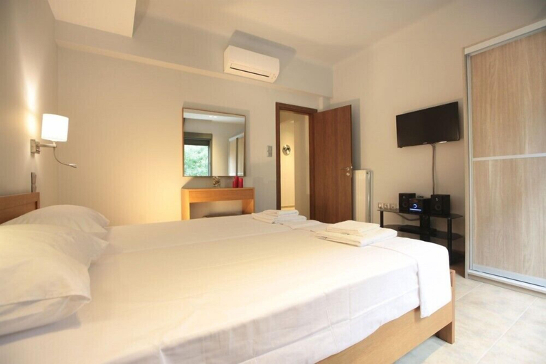 Bedroom 2, Meni Apartments Hotel, Attica