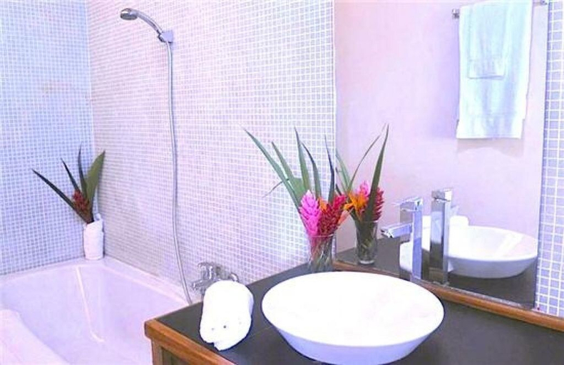 Bathroom, Piton Deck Villa