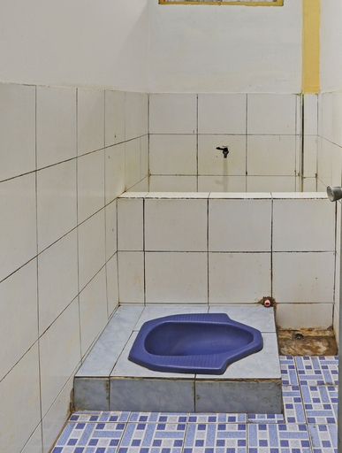 Bathroom 5, Hotel O Penginapan Aina Syariah, Kutai Kartanegara