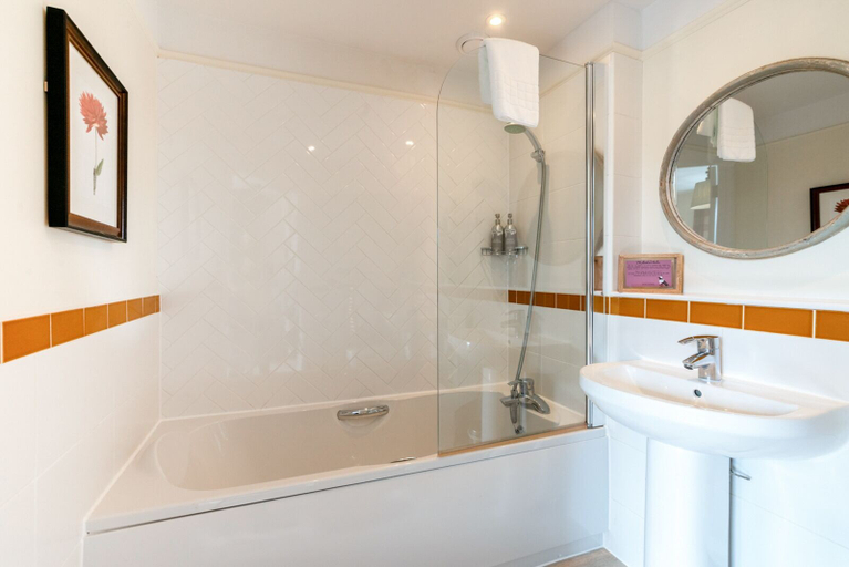 Bathroom 3, The Richard Onslow, Surrey