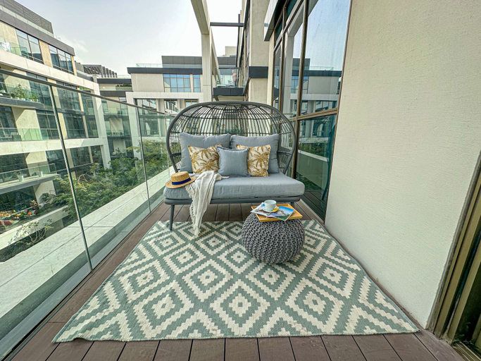 Balcony 4, HiGuests - City Walk B10, Dubai