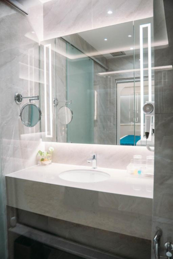 Bathroom 5, Crystal Inn, Batu Pahat