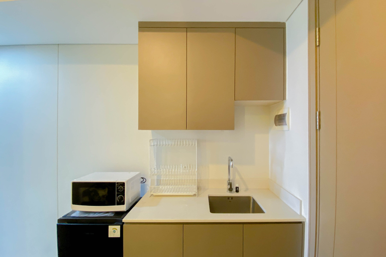 Others 4, Modern and Homey 1BR (No Kitchen) Gold Coast Apartment By Travelio, Jakarta Utara