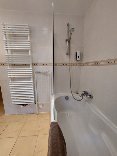 Bathroom 5, Trainefeuilles, Loir-et-Cher