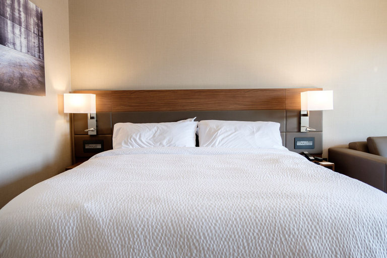 Bedroom 2, AC Hotel by Marriott Cincinnati at The Banks, Cincinnati