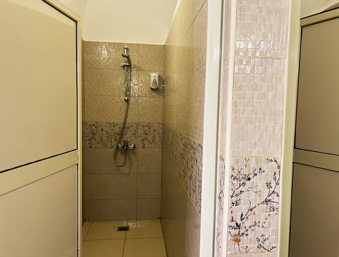 Bathroom 5, Marsa Nakari Village, Marsa 'Alam