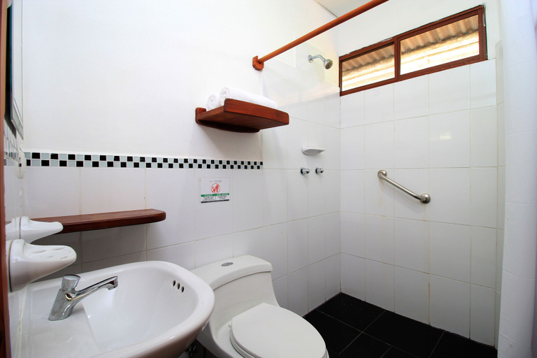 Bathroom 4, Natura Gardens Galápagos Hotel, Santa Cruz