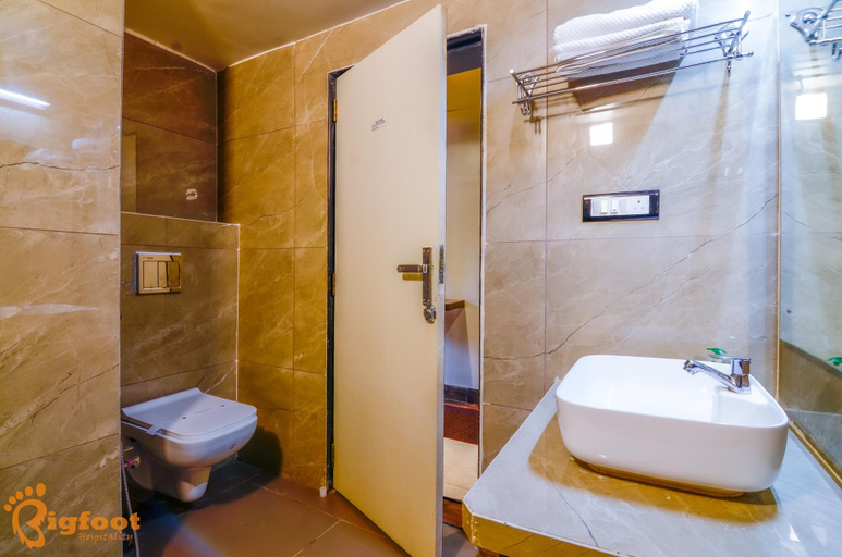 Bathroom 5, Shantai by the lake, Ratnagiri