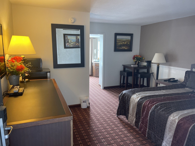 Bedroom 2, Branson Victorian Inn, Taney