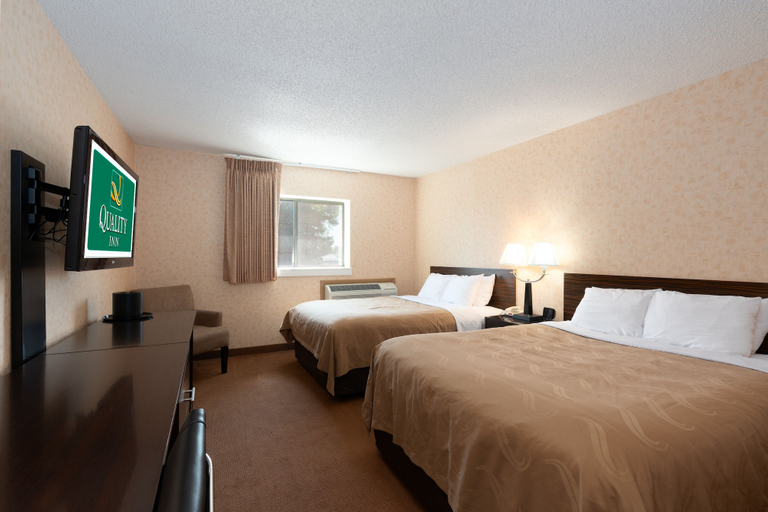 Bedroom 1, Quality Inn, Hill