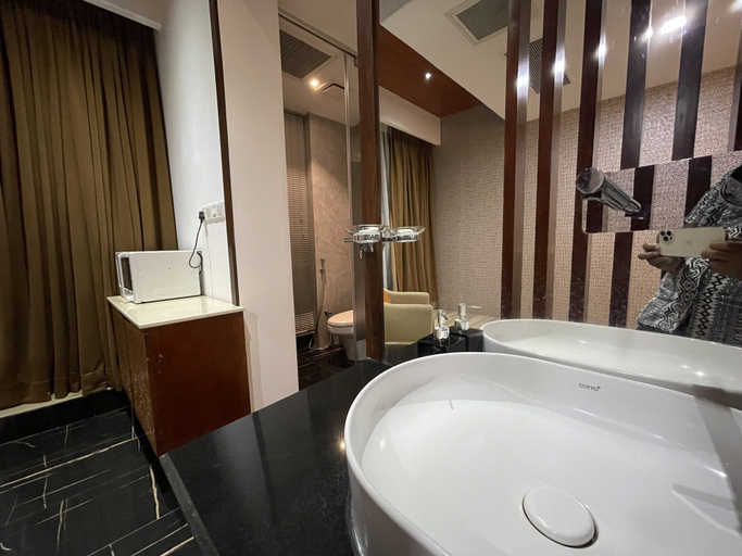 Bathroom 4, Empyrean Hotel, Dhaka
