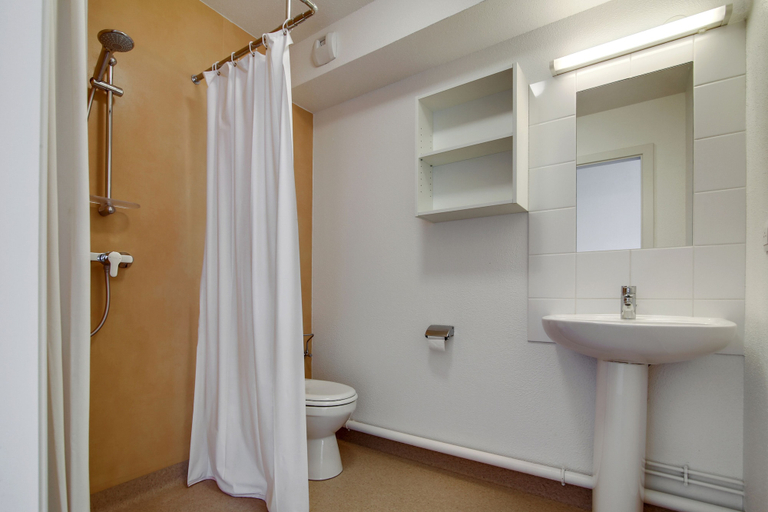Bathroom 5, Apparteo Strasbourg, Bas-Rhin