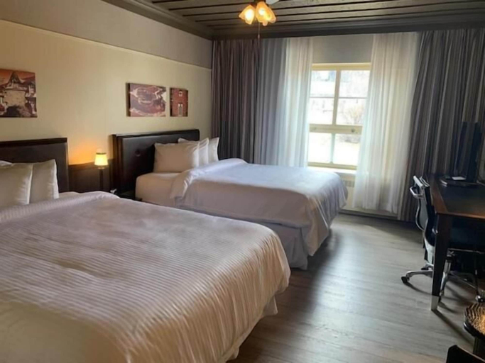 Bedroom 2, Hôtel Le Manoir, Manicouagan