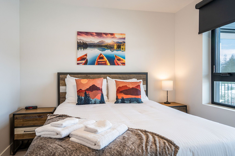 Bedroom 2, Alpine Dream by Revelstoke Vacations, Columbia-Shuswap
