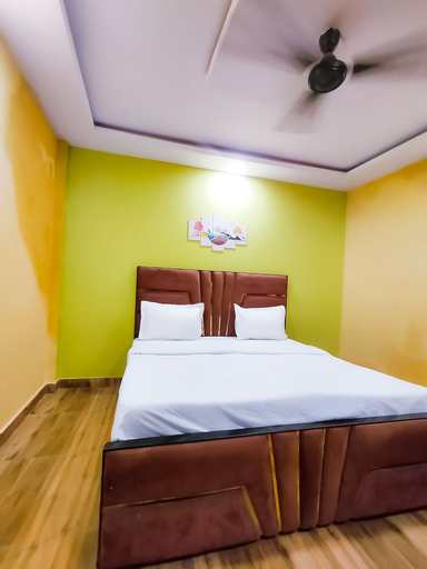 Bedroom 2, Roomshala 122 Hotel park view, West