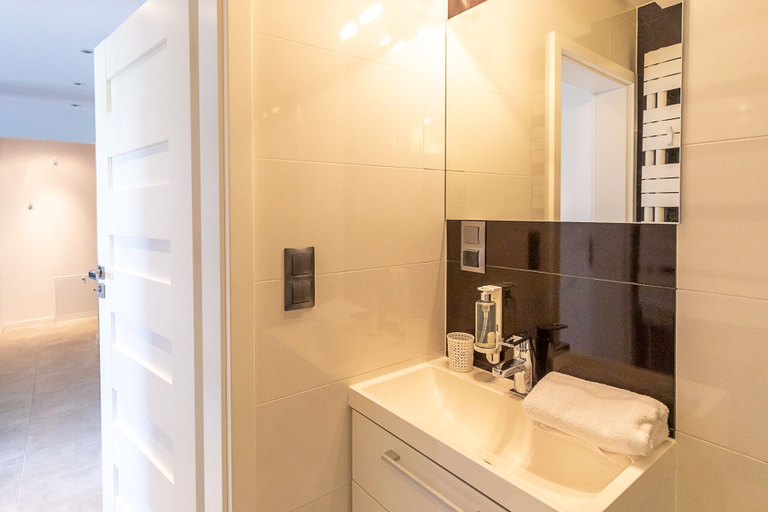 Bathroom 2, RentPlanet - Apartamenty Żeromskiego, Jelenia Góra
