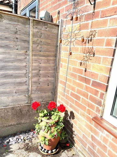 Others 5, Spacious Family Home, Salford