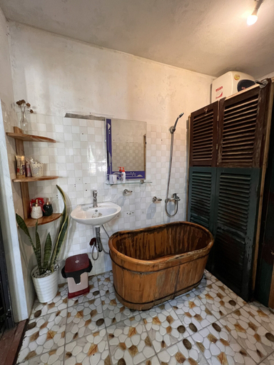 Bathroom 5, Saigonese Trekking House - Hostel, Sa Pa