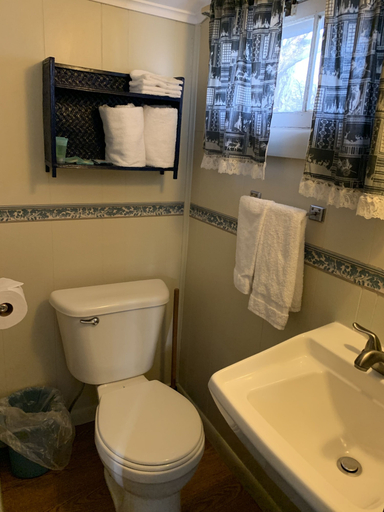 Bathroom 3, Carroll Motel & Cottages, Coos