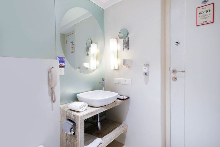 Bathroom 3, 7 Apple Hotel Pimpri Pune, Pune