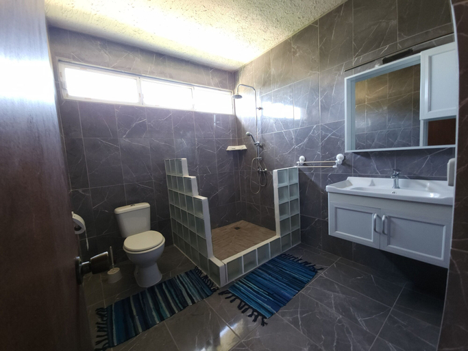 Bathroom, TAINA - Bord de lagon