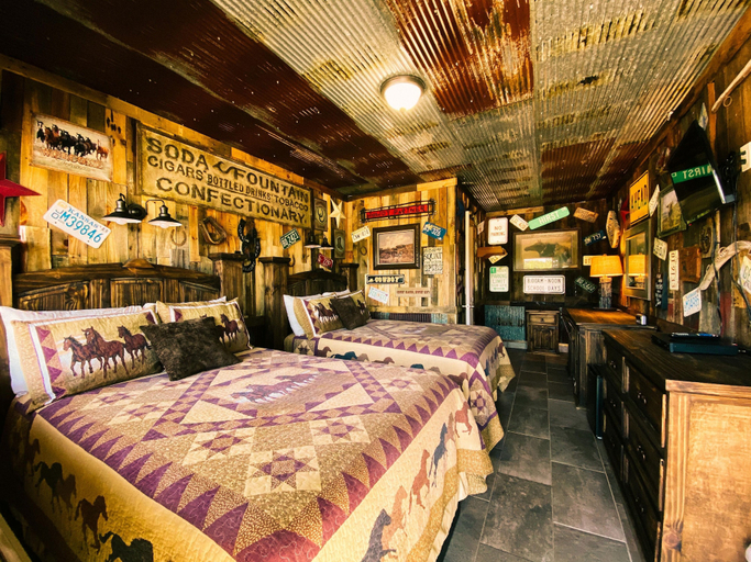 Bedroom 1, Flat Creek Lodge, Stone