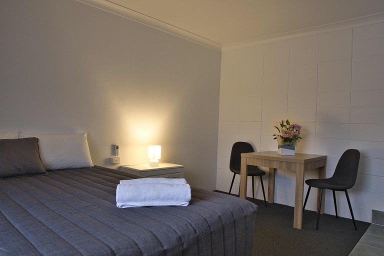 Bedroom 2, Leeton Centre Motel, Leeton