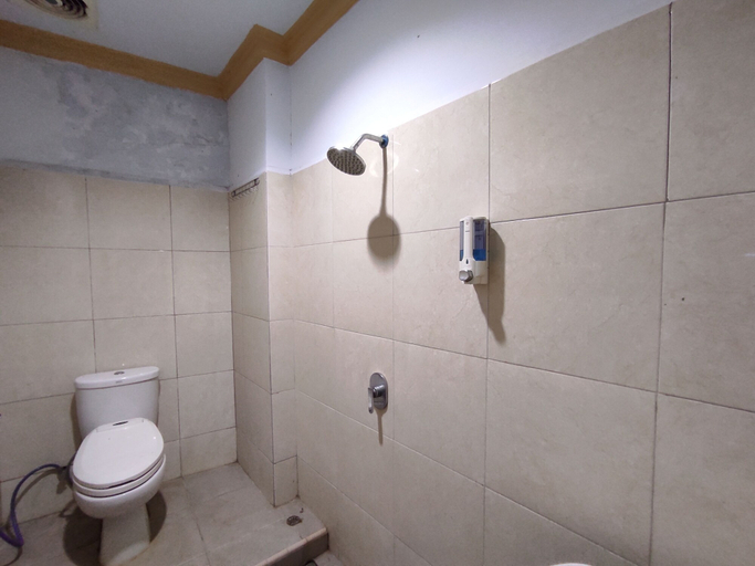 Bathroom 3, Capital O 91650 Hotel Pratama, Kolaka