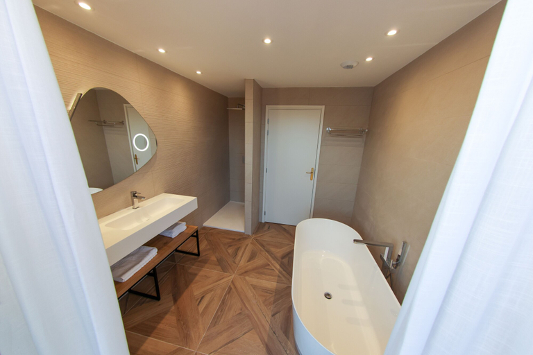 Bathroom 5, Hôtel Maria Die, Haute-Corse