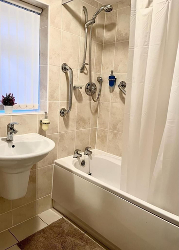 Bathroom 3, Spacious Family Home, Salford