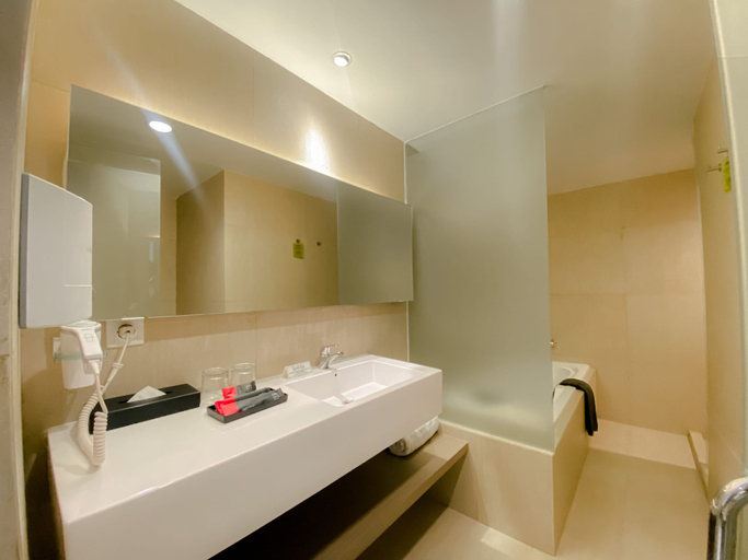 Bathroom 5, GRAND ZURI DUMAI, Dumai