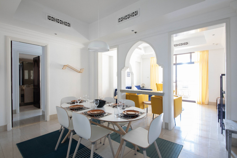 In-room dining 5, 8076 Tajer, Dubai