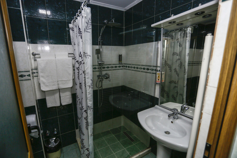 Bathroom, Misk Resort, Tiranës
