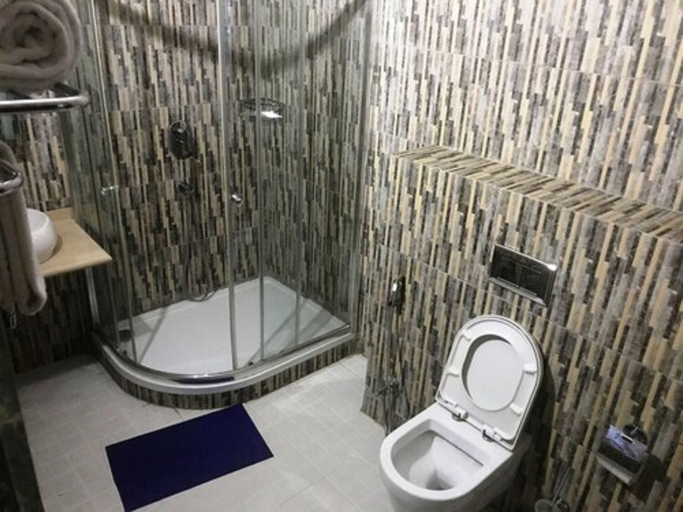 Bathroom, Nandas Hotel, Shagamu