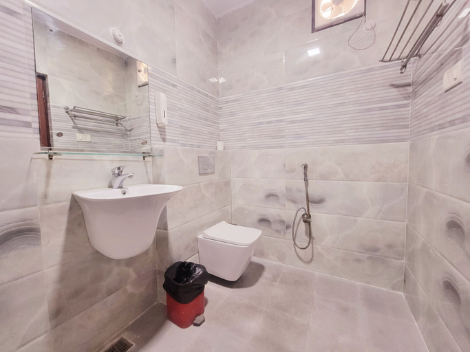 Bathroom 4, Saubhagya Inn, Lucknow