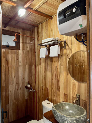 Bathroom 4, JoyStay - Hostel, Cát Hải