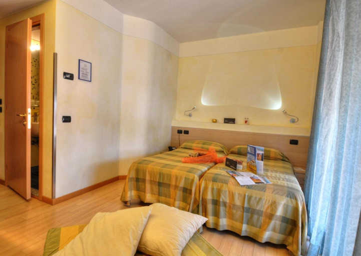 Bedroom 4, Hotel Savoia, Udine