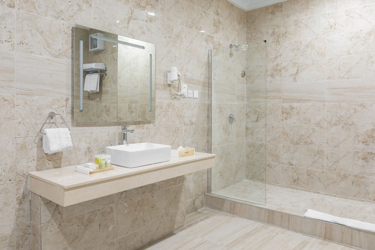 Bathroom 5, Johnwood Hotel by Bolton, AbujaMun