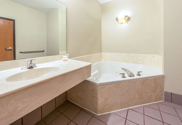Bathroom 4, Super 8 by Wyndham Pevely, Jefferson