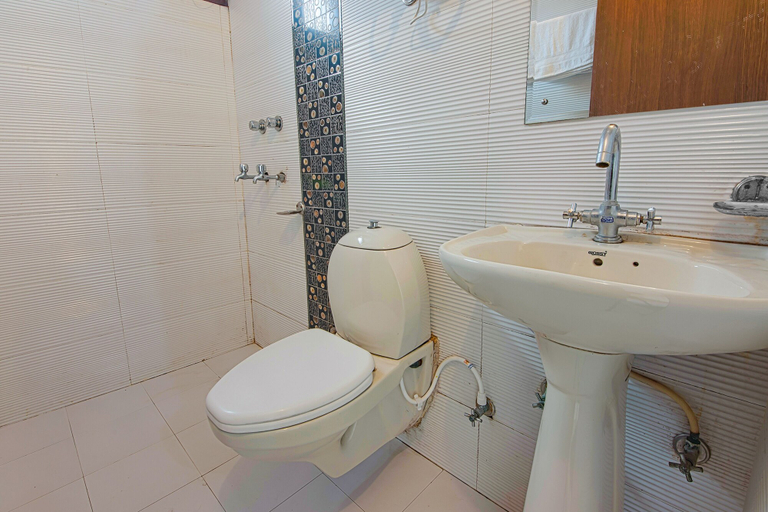 Bathroom, FabHotel Sapphire, Dehradun