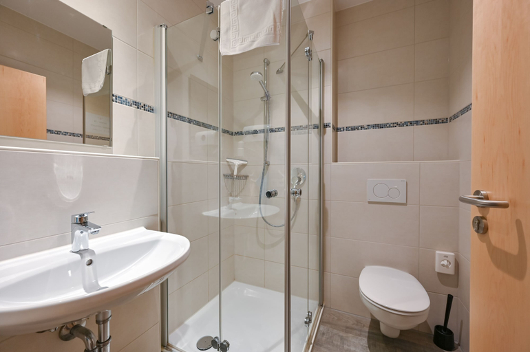 Bathroom 5, Rote Villa Füssen, Ostallgäu