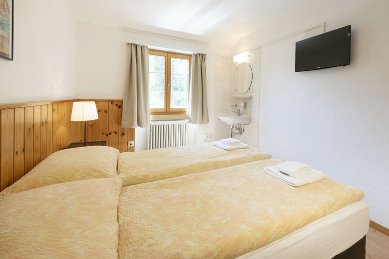 Bedroom 2, Hostel by Randolins, Maloja