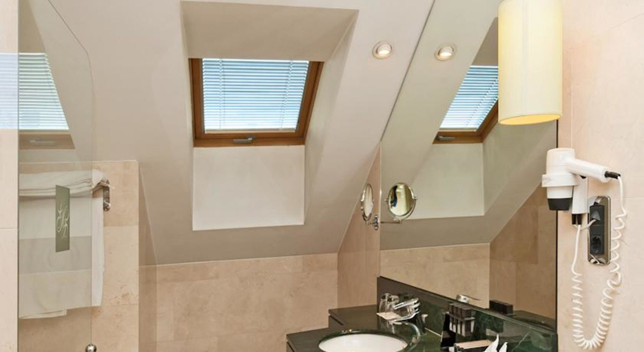 Bathroom 4, Melia Recoletos, Valladolid