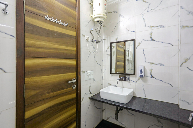 Bathroom 3, Fabhotel White House Bnb, Delhi