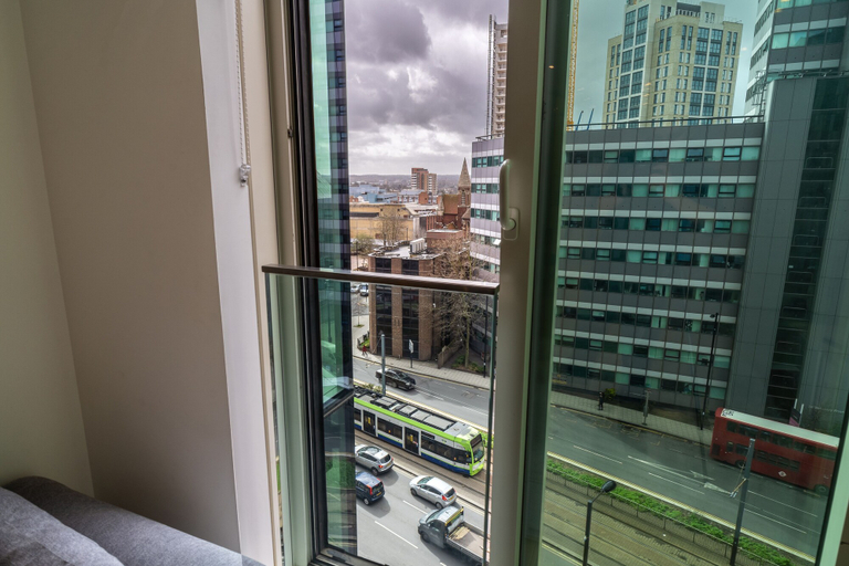 Others 5, Luxury 2-bed Croydon Apartment Near Gatwick, London